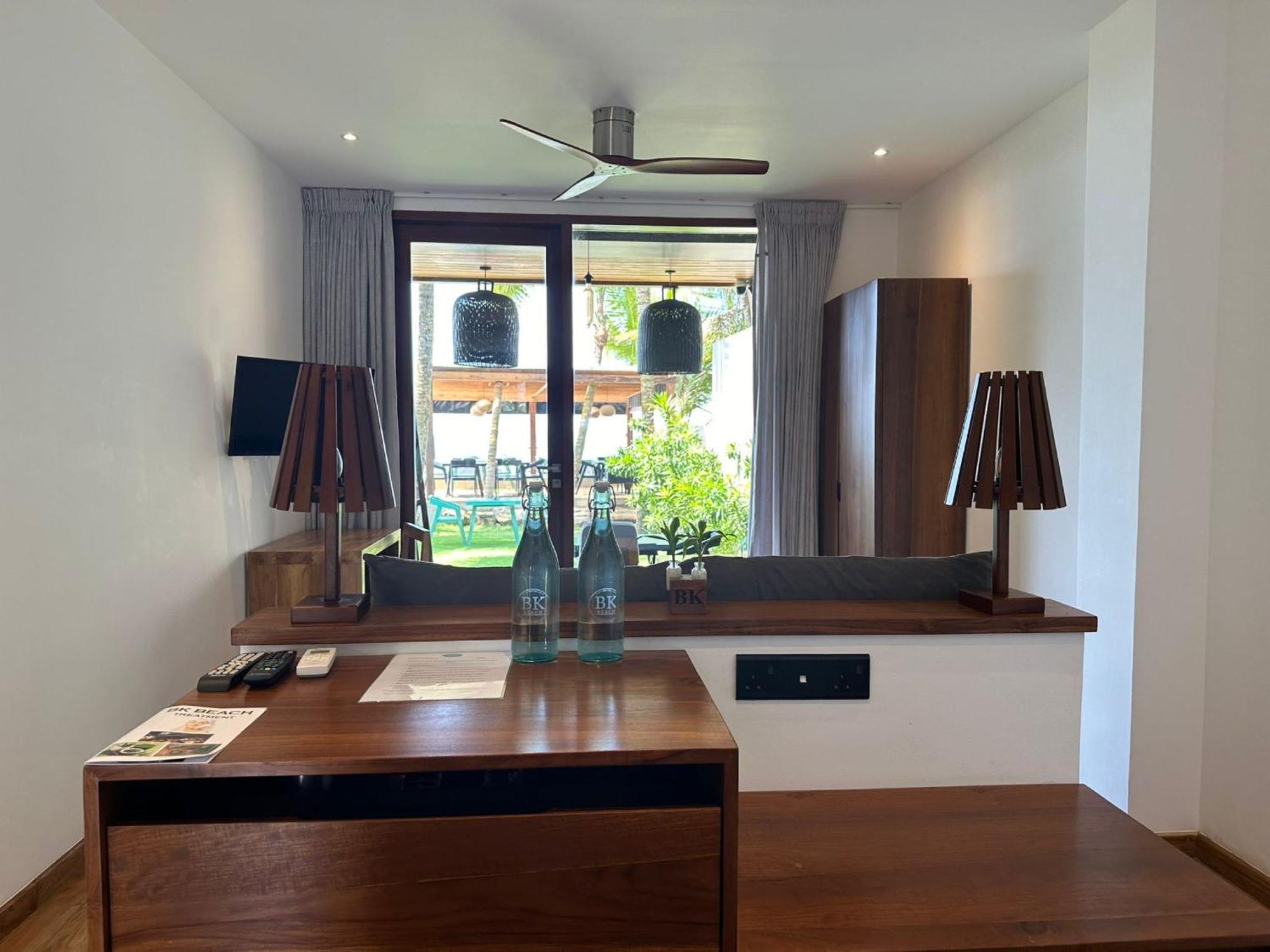 Bk Beach Boutique Hotel - Hikkaduwa Eksteriør billede