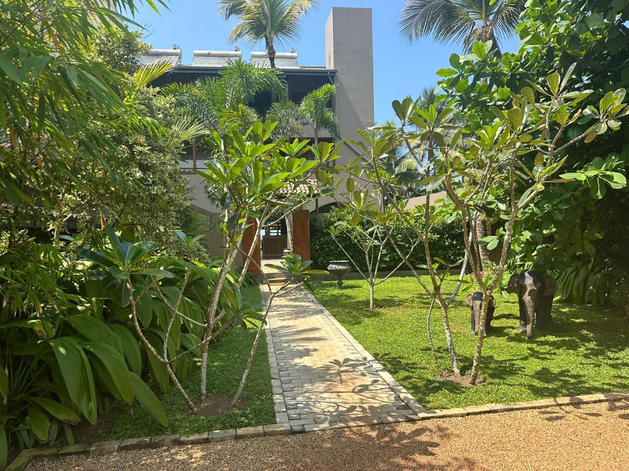 Bk Beach Boutique Hotel - Hikkaduwa Eksteriør billede