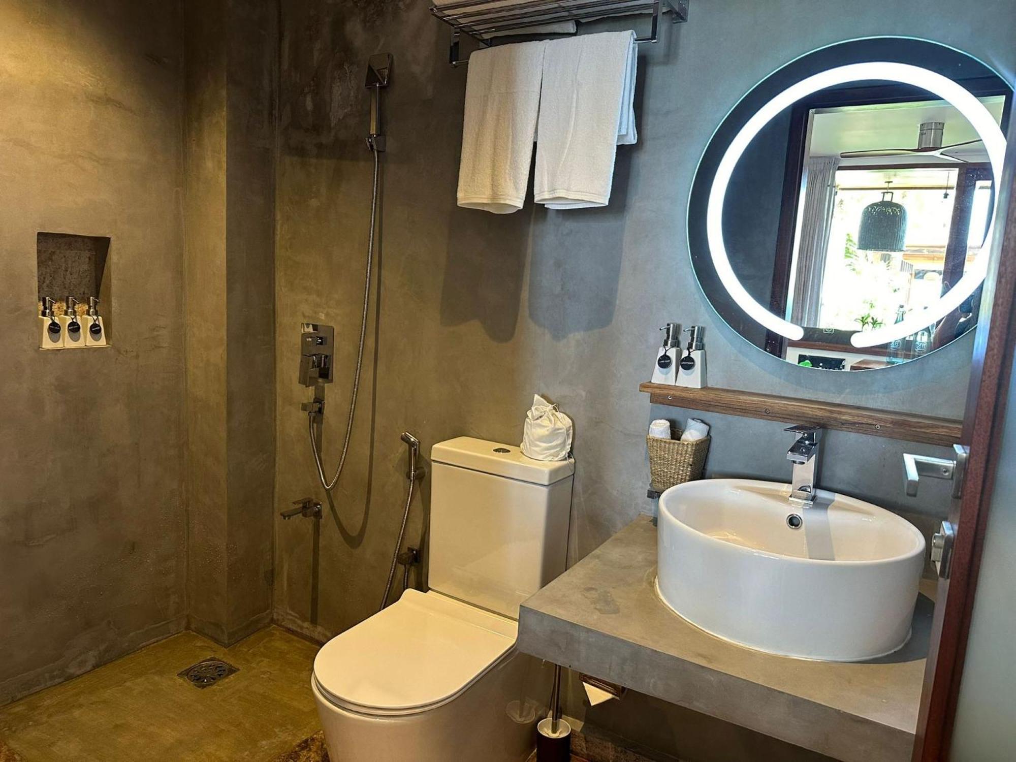 Bk Beach Boutique Hotel - Hikkaduwa Eksteriør billede