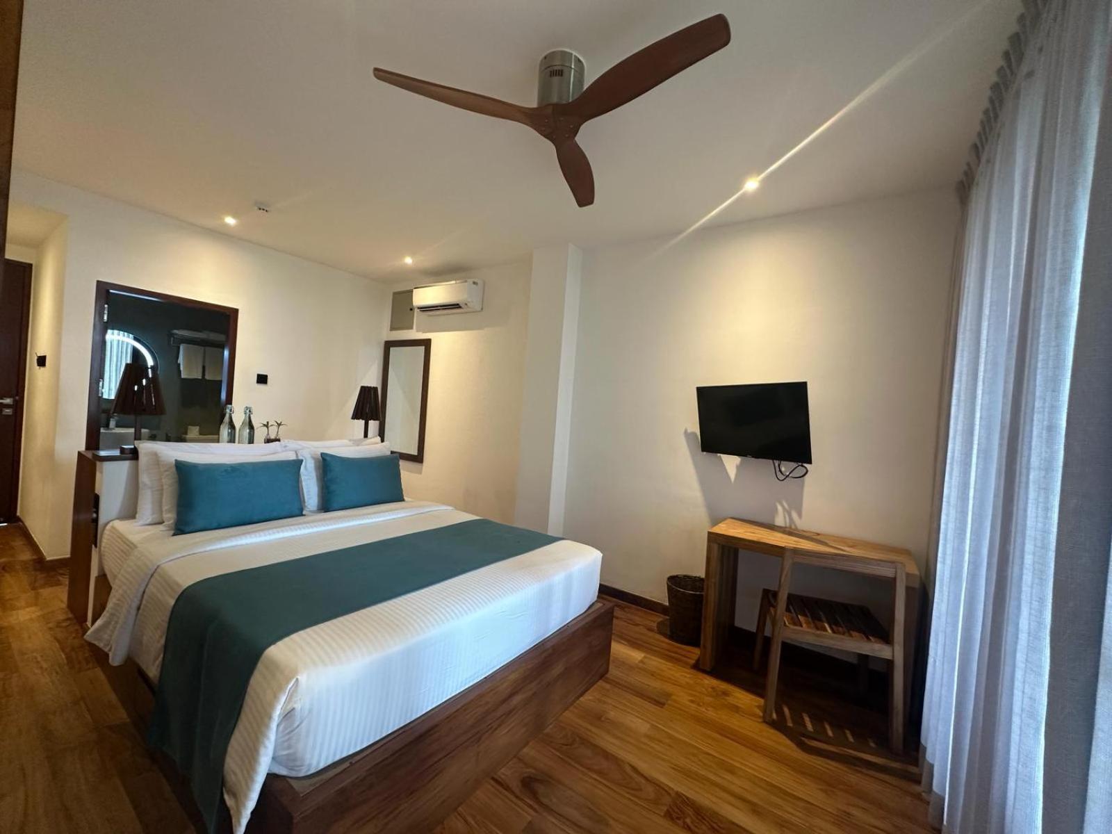 Bk Beach Boutique Hotel - Hikkaduwa Eksteriør billede