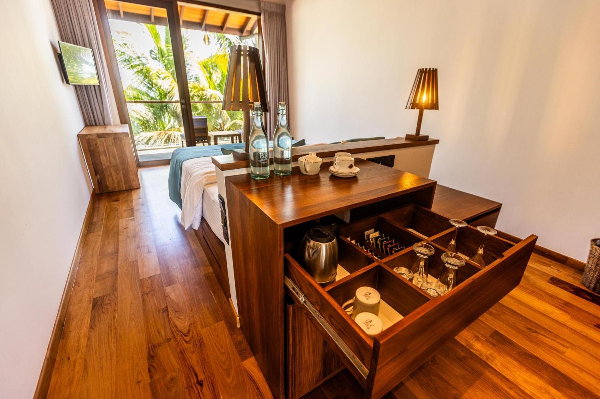 Bk Beach Boutique Hotel - Hikkaduwa Eksteriør billede